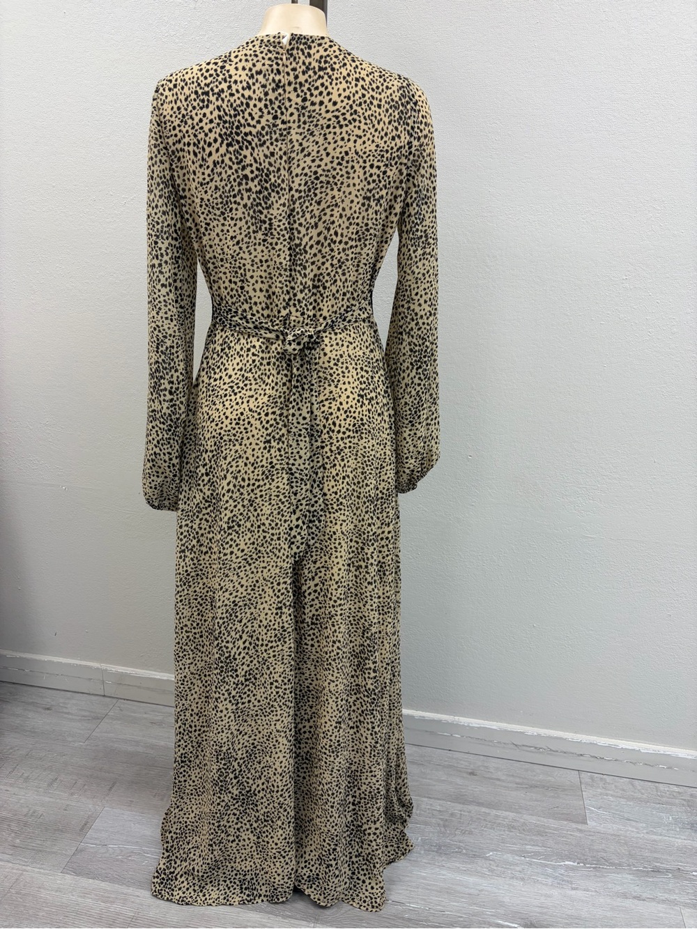 Baltic Born GORGEOUS Taupe Printed Long Sleeve Maxi Dress NEW WITH TAGS - Picture 2 of 5